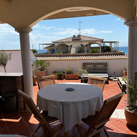 Cal Salmare Seafront Apartment With Rooftop Terrace And Pool Calafell Esterno foto