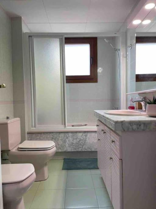 Cal Salmare Seafront Apartment With Rooftop Terrace And Pool Calafell Esterno foto
