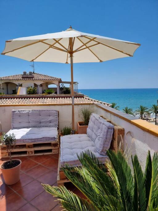 Cal Salmare Seafront Apartment With Rooftop Terrace And Pool Calafell Esterno foto