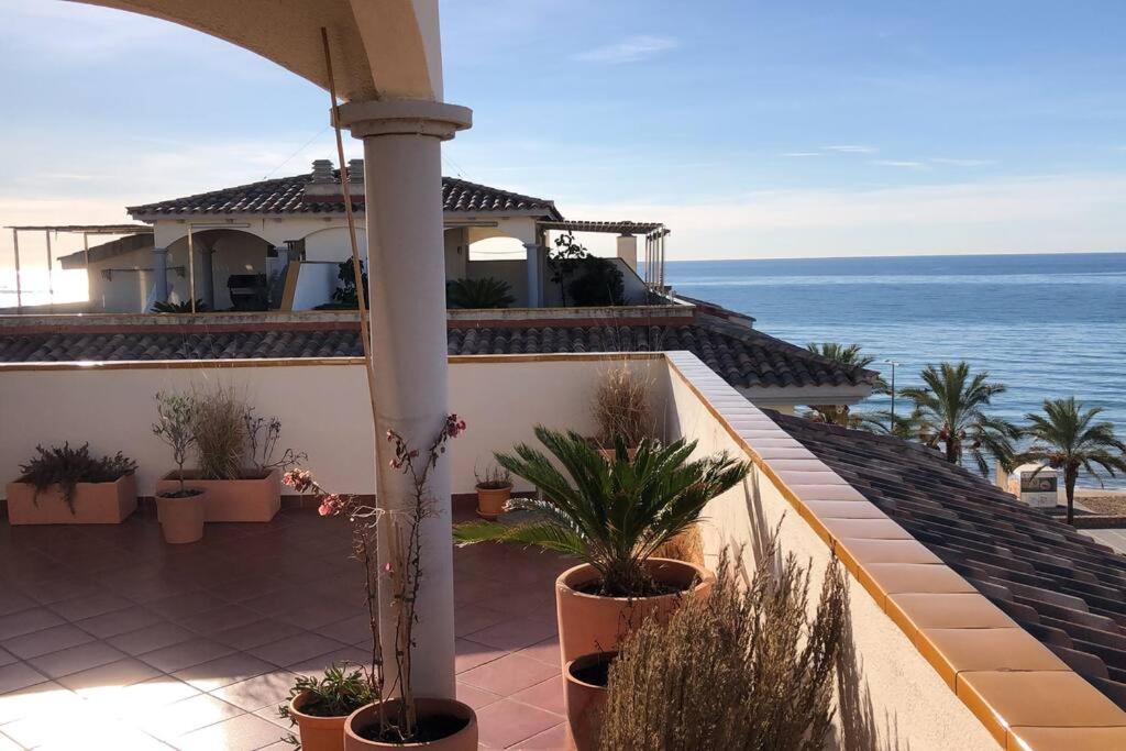 Cal Salmare Seafront Apartment With Rooftop Terrace And Pool Calafell Esterno foto