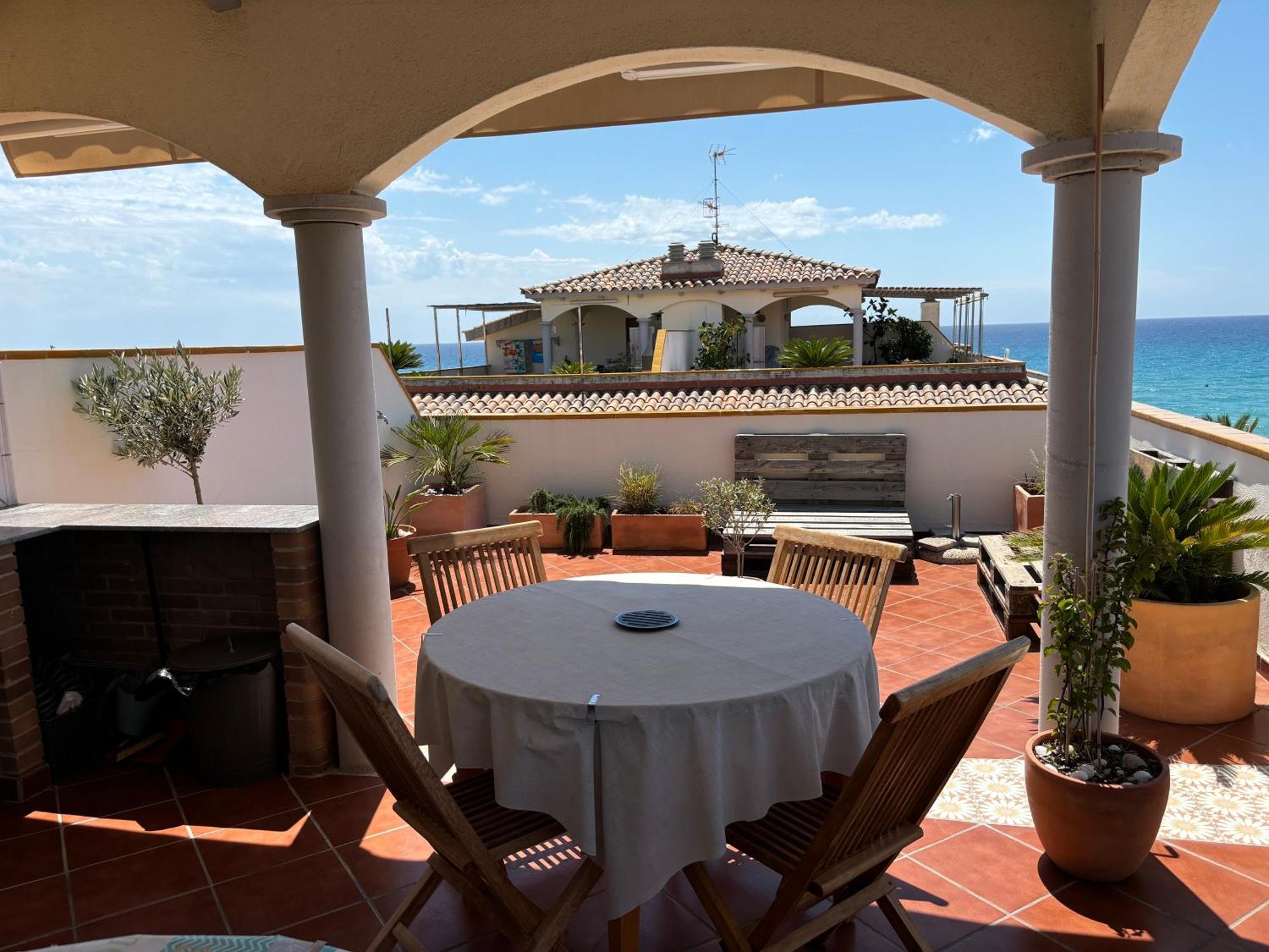 Cal Salmare Seafront Apartment With Rooftop Terrace And Pool Calafell Esterno foto