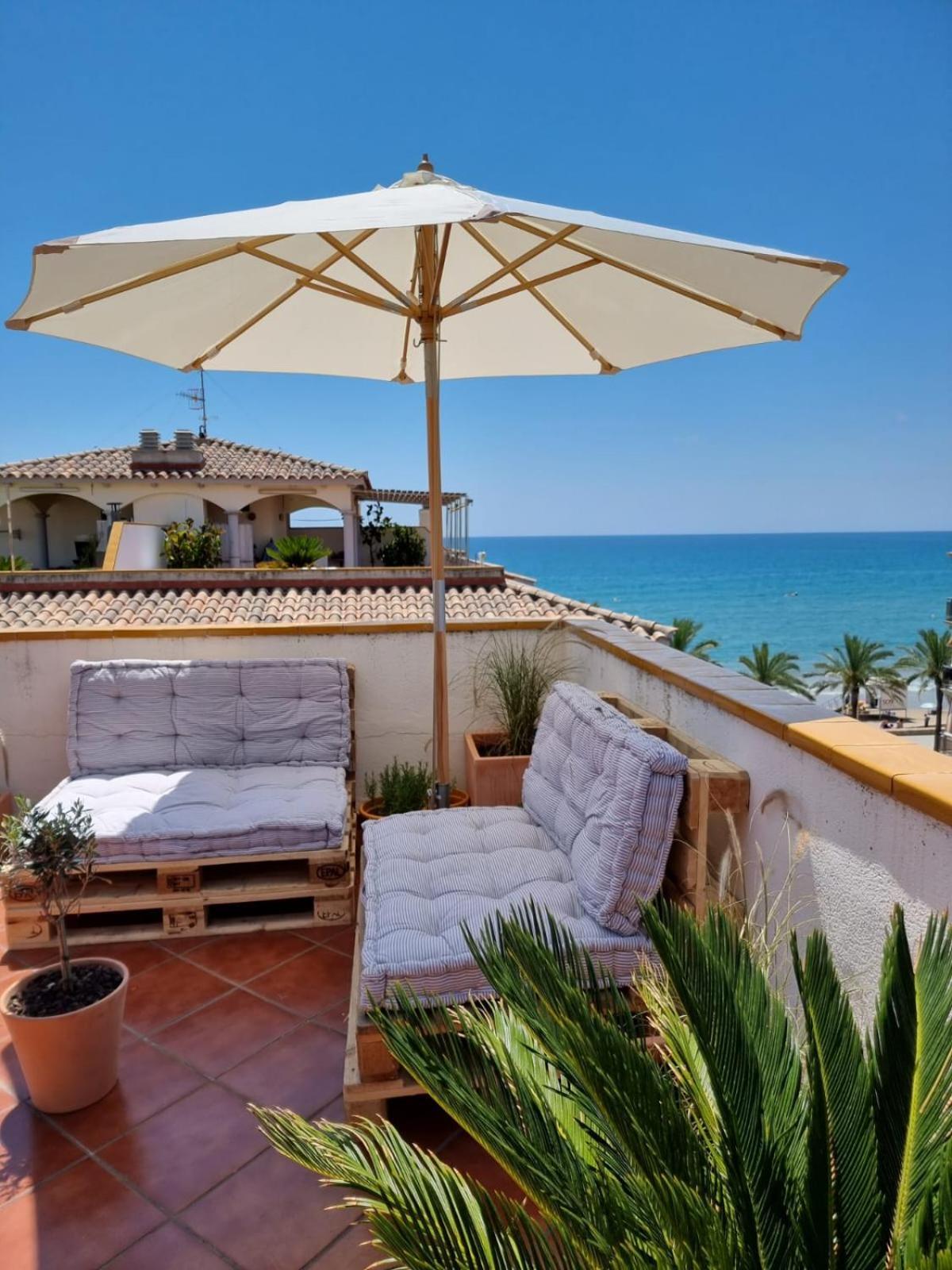 Cal Salmare Seafront Apartment With Rooftop Terrace And Pool Calafell Esterno foto
